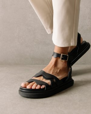 Alohas Wavy Black Sandals